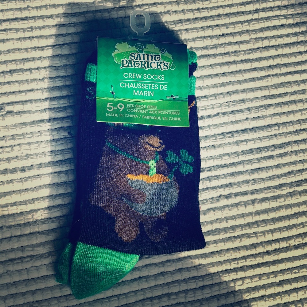 Unworn saint patty socks.